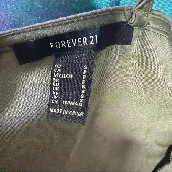 Silk Green Crop Top - Picture 4 of 4